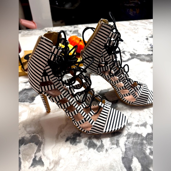 Women’s shiny black and white striped heels. Never worn! - Picture 2 of 3